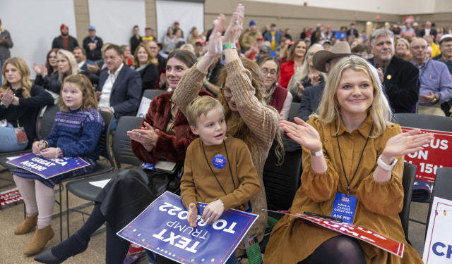 Donald Trump estima que las malas noticias fortalecen su respaldo