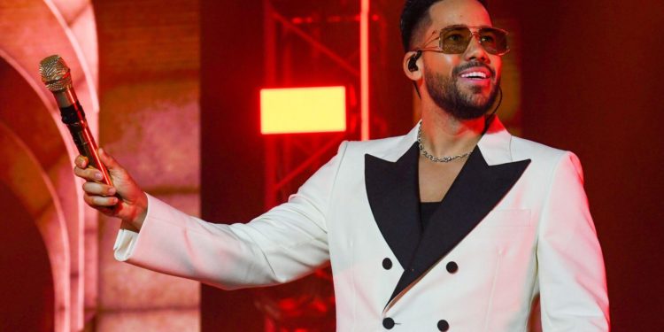 Investigan a organizadores de concierto de Romeo Santos por tráfico de drogas