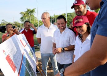 Transformación deportiva en marcha: Ana Paty Peralta supervisa avance de las canchas de la SM 21