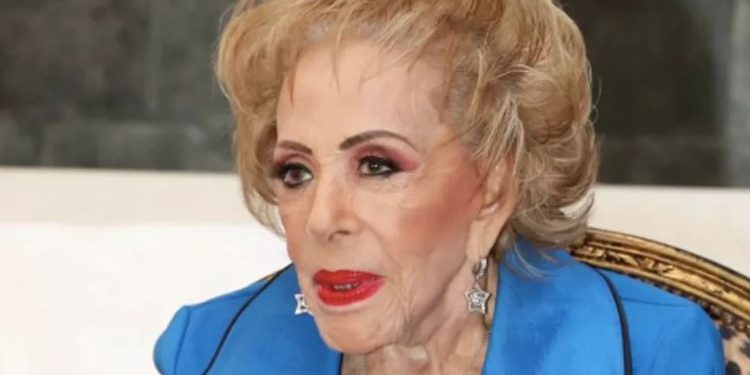 Reportan que Silvia Pinal está en terapia intensiva