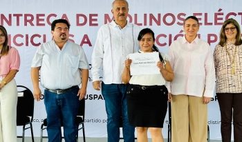 Entrega Carlos Merino apoyos de Programa de Atención a Grupos Prioritarios del DIF