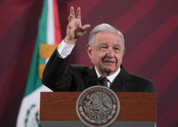Andrés Manuel López Obrador confirmo el aumento salarial a 20% a partir de enero