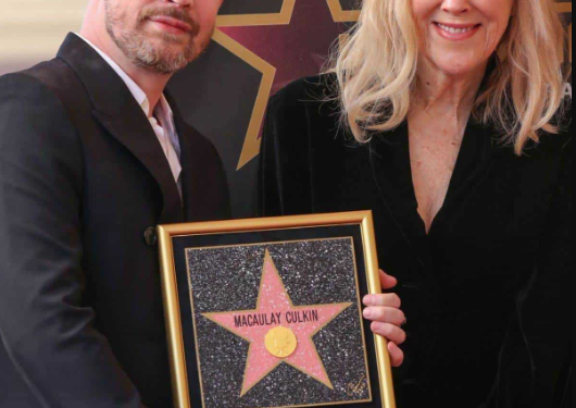 Recibe Macaulay Culkin estrella en el Paseo de la Fama de Hollywood