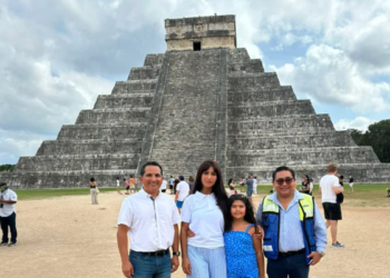 Dan reconocimiento como la número 2 millones a turista española en Chichén Itza