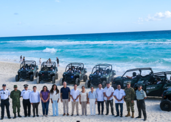 Entregan 8 vehículos razer para fortalecer la vigilancia y atención en playas de Cancún
