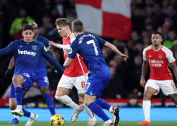 West Ham se impuso 2-0 al Arsenal dejándolo sin el liderato de la Premier League