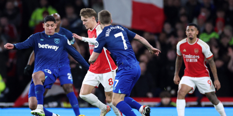 West Ham se impuso 2-0 al Arsenal dejándolo sin el liderato de la Premier League