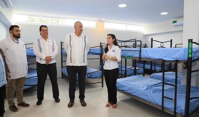 Inaugura Carlos Merino complejo para médicos residentes del Hospital Rovirosa