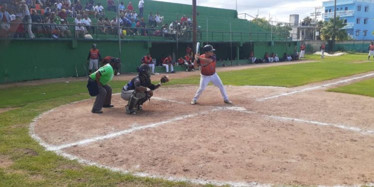 Bombarderos de Cancún se coronan tricampeón en la liga de béisbol