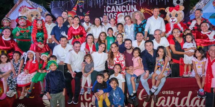 En ambiente de fiesta, Mara Lezama y Ana Paty Peralta encienden árbol navideño en Cancún