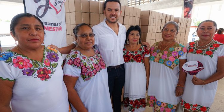 Lleva Pablo Bustamante bienestar a las artesanas quintanarroenses