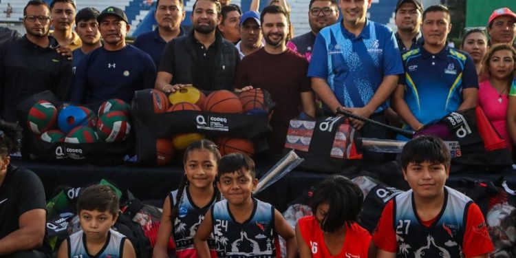 Inicia CODEQ la entrega de equipamiento a promotores deportivos de Quintana Roo