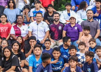 Respalda CODEQ a entrenadores de Tulum y Cozumel al entregar material deportivo