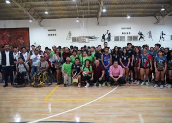 Entrega CODEQ nueva duela en Gimnasio de Usos Múltiples “Nohoch Suku’n” de Chetumal