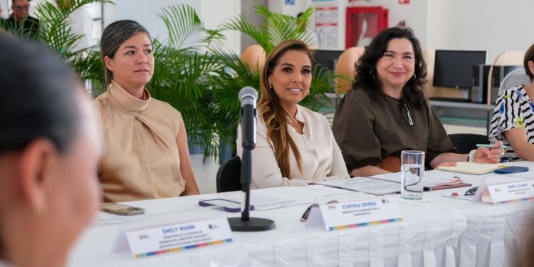 Asiste Mara Lezama a la Séptima Glosa de Gobierno Abierto y Desarrollo Sostenible de Quintana Roo