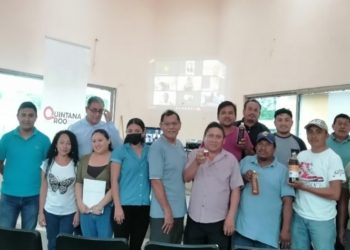 SEDE fortalece vínculo comercial de productores de miel de José María Morelos
