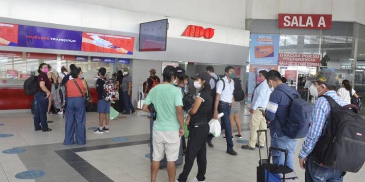 Aumenta el tránsito de viajeros en la terminal de autobuses de Villahermosa ante la aproximación del Fin de Año