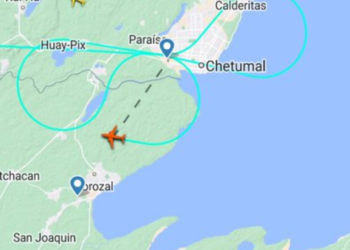 Pasajeros de Aeroméxico y VivaAerobus viven momentos de angustia sin poder aterrizar en Chetumal