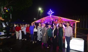 Inaugura Guadalupe Castro nacimiento navideño elaborado por Finanzas y Sedener