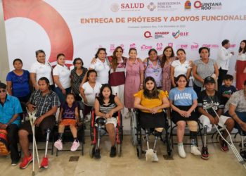Entrega Mara Lezama prótesis de miembros inferiores y apoyos funcionales en Chetumal