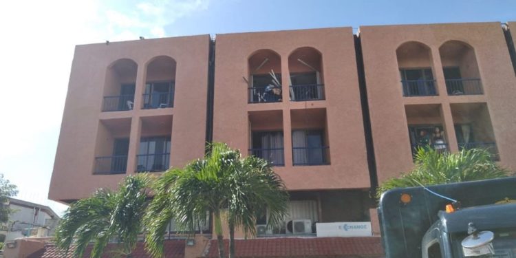 Al menos una persona resultó herida tras explosión en un departamento de la zona hotelera