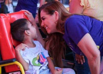Entrega Mara Lezama apoyo a Fundación Teletón y hace llamado de solidaridad