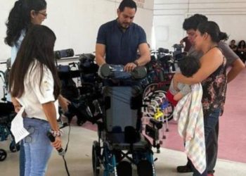 DIF Centro entrega sillas y andaderas a niños con discapacidad del CREE