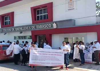 Maestros de Cobatab exigen pago de aumento salarial