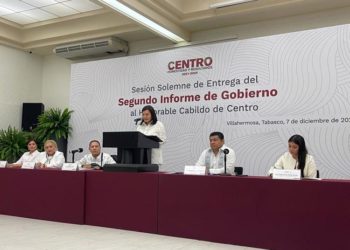 Entrega Yolanda Osuna Huerta Segundo Informe de labores al Cabildo de Centro