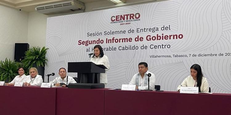 Entrega Yolanda Osuna Huerta Segundo Informe de labores al Cabildo de Centro