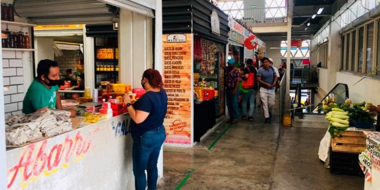 Locatarios llaman a comprar en el mercado Pino Suárez para impulsar la economía local