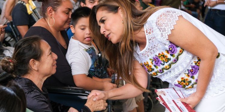 Entrega Mara Lezama tarjetas de Pensión para el Bienestar de Personas con Discapacidad