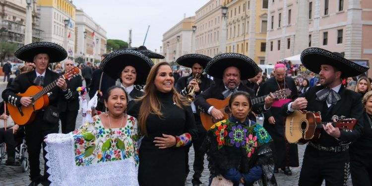 Instala Mara Lezama muestra fotográfica en el Vaticano con la vibrante cultura Maya de Quintana Roo