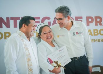 SESA reconoce a trabajadores de la salud por desempeño y antigüedad en el servicio