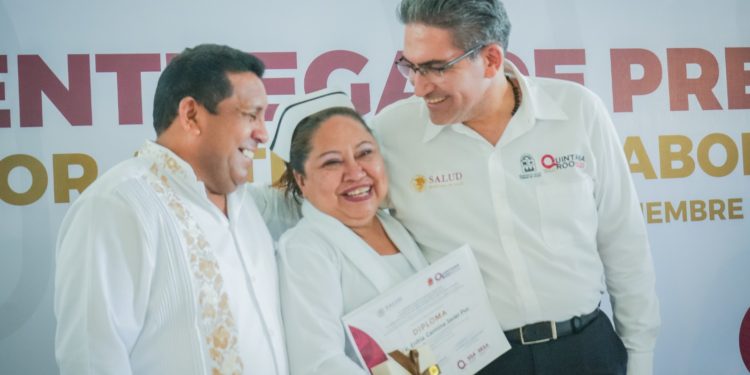 SESA reconoce a trabajadores de la salud por desempeño y antigüedad en el servicio