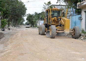 Familias Cancunenses felices por el progreso en las obras de su colonia