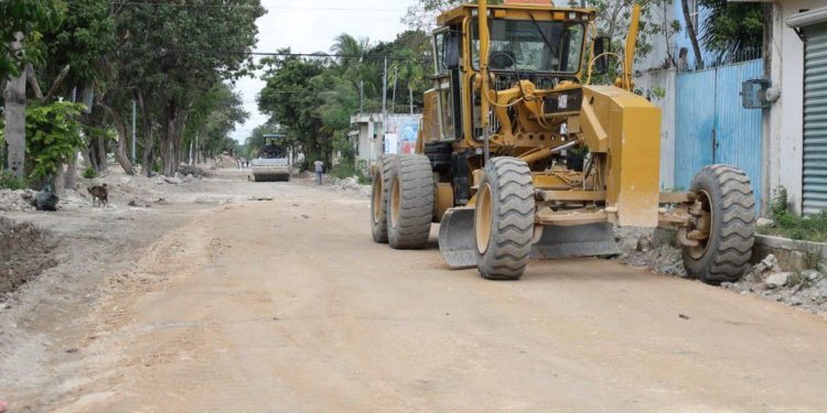 Familias Cancunenses felices por el progreso en las obras de su colonia