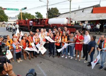 Ana Paty Peralta da banderazo a reciclado de pavimento asfáltico en Cancún