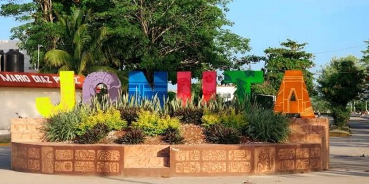 Multas para vecinos: Jonutecos deberán mantener limpio el frente de sus viviendas y negocios