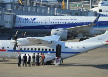Hombre es arrestado tras morder a una azafata durante vuelo
