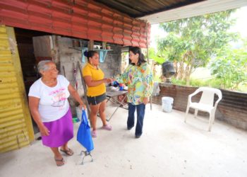 Lleva Centro justicia social con pisos firmes a 214 hogares de Ra. Buena Vista Río Nuevo