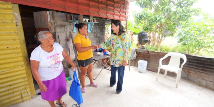 Lleva Centro justicia social con pisos firmes a 214 hogares de Ra. Buena Vista Río Nuevo