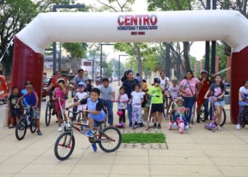Disfrutan asistentes con el primer Paseo Familiar «Movilizando Centro» de 2024