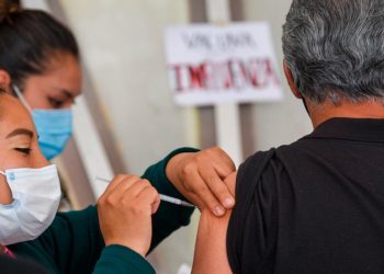 Exhorta Salud a tabasqueños a vacunarse contra Influenza y Covid-19