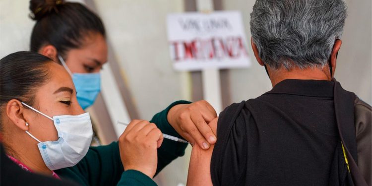 Exhorta Salud a tabasqueños a vacunarse contra Influenza y Covid-19