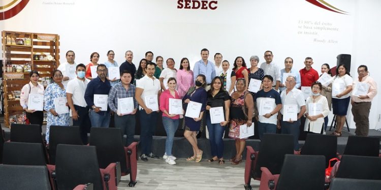 Impulsa Sedec a empresas con entrega de tablas nutrimentales