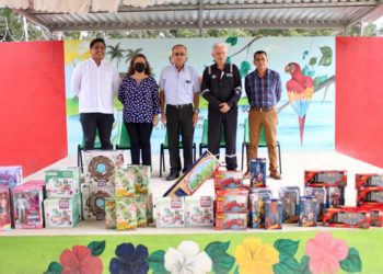 Gobierno de Macuspana y la empresa Vista Energy festejan “Día De Reyes” en la Primaria “Melchor Ocampo”