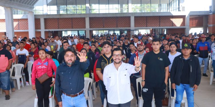 Realizan entrega de tarjetas del Programa Jóvenes Construyendo en Comalcalco