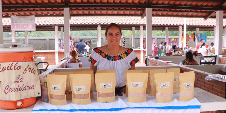 Con gran éxito Comalcalco realiza su primer tianguis campesino del 2024