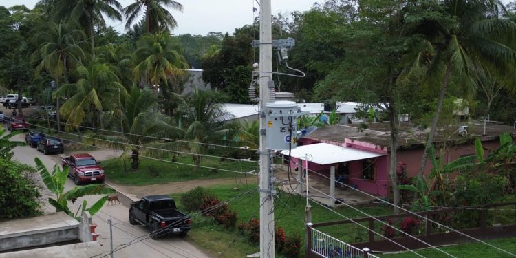 Cunduacán inaugura obra de rehabilitación de energía eléctrica en Huapacal 1ra Sección